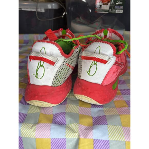 Nike men’s 2020 PG 4 Christmas sneakers, size 10.5. These are in pre-owned shape - Picture 4 of 5